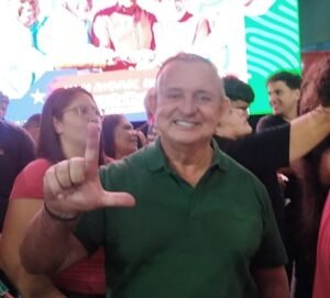 “Wagner foi um grande governador, Rui foi melhor e Jerônimo está conseguindo ultrapassar os dois”, afirma Adolfo Menezes.